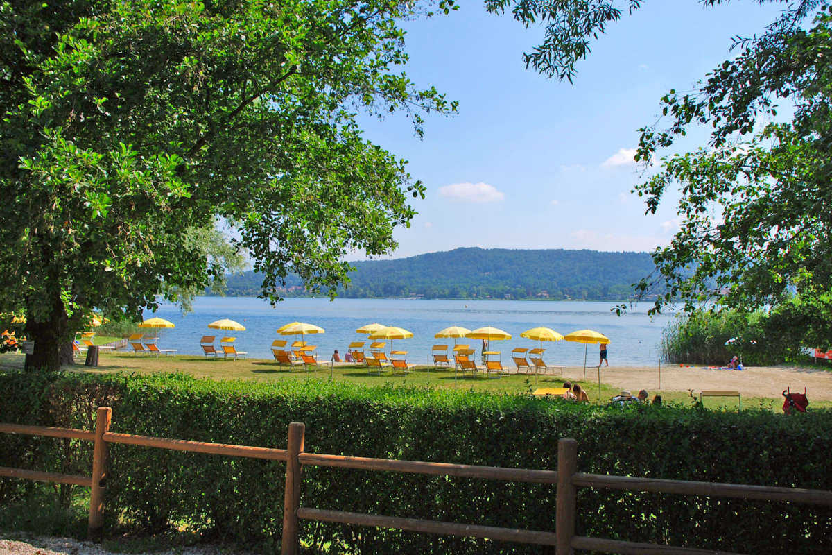 Plaża przy kempingu Village Lago Maggiore