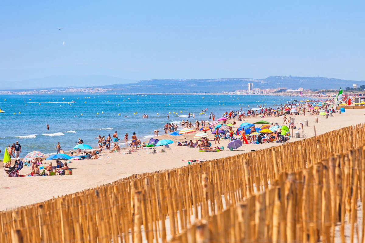 Plaża przy kempingu Domaine de la Yole